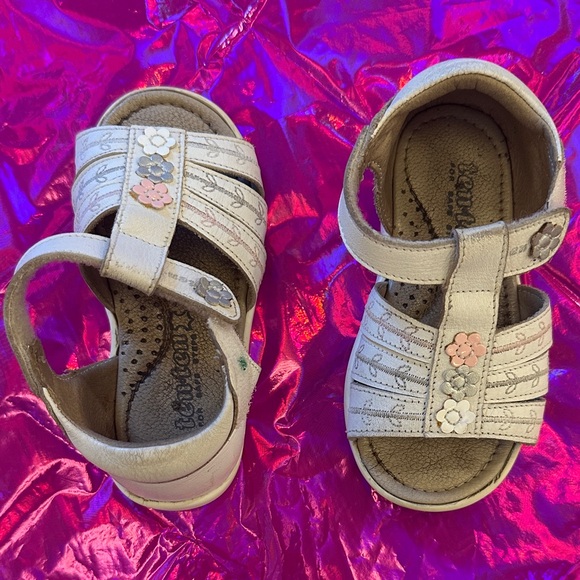 Tenten Charming And Medical Kids Sandals with Floral Accents size 22 - Picture 2 of 4